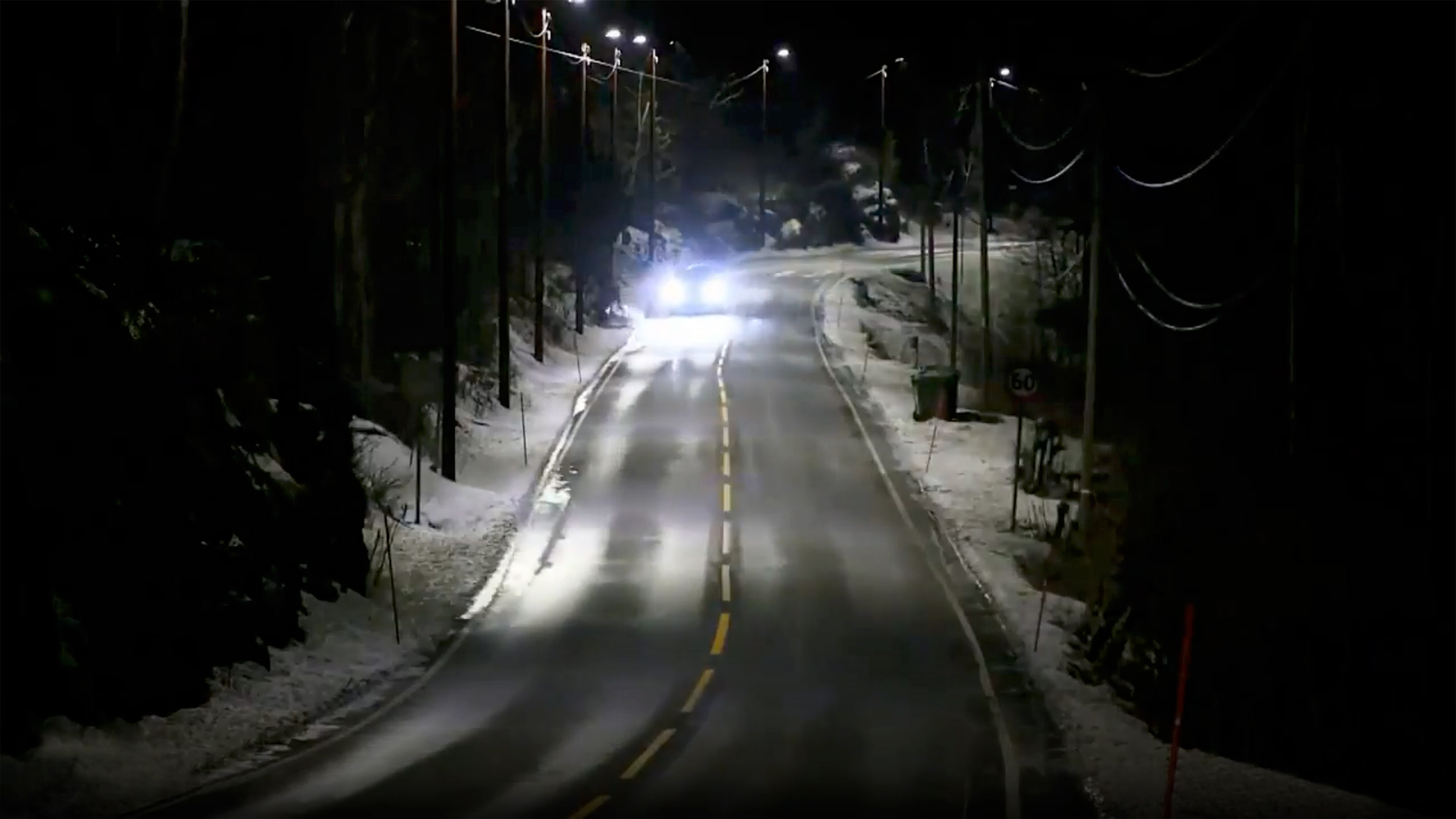 Lampioni intelligenti che si attivano al passaggio delle auto in Norvegia