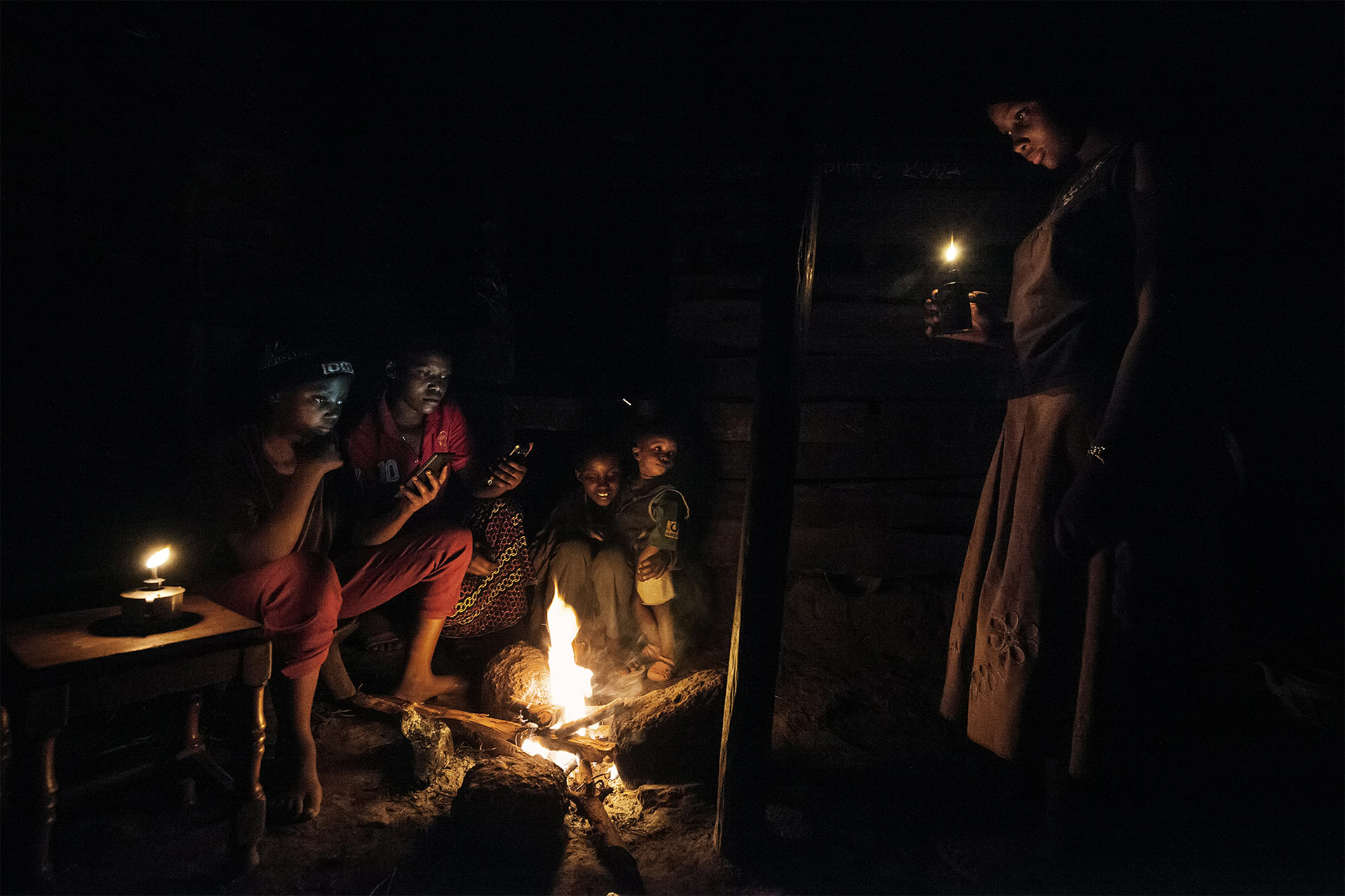  Famiglia senza energia elettrica. Energy portraits - Reportage del fotografo Marco Garofalo