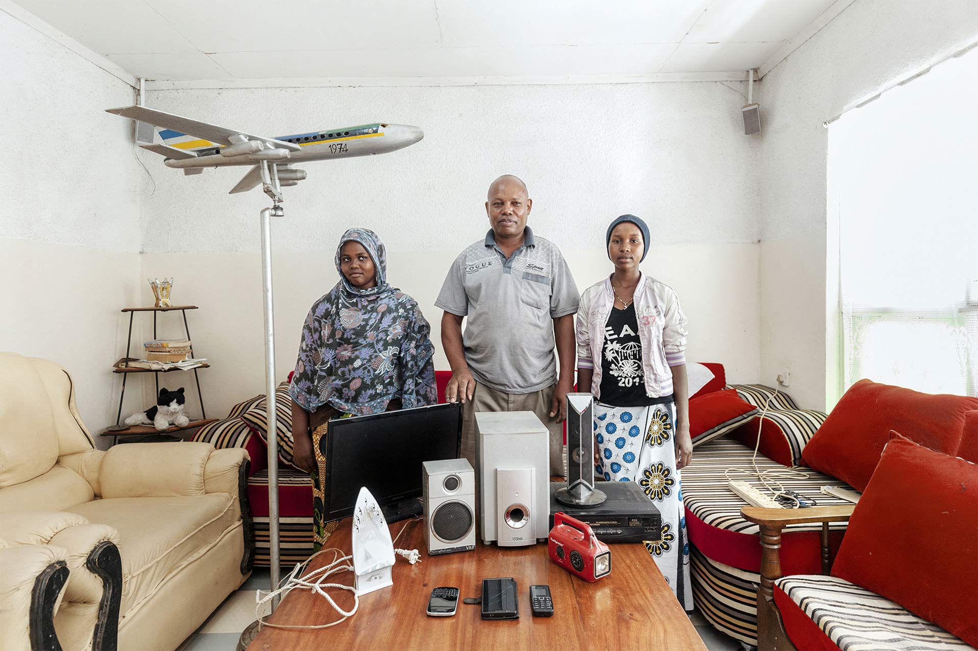  Elettrodomestici di una famiglia africana. Energy portraits - Reportage del fotografo Marco Garofalo 