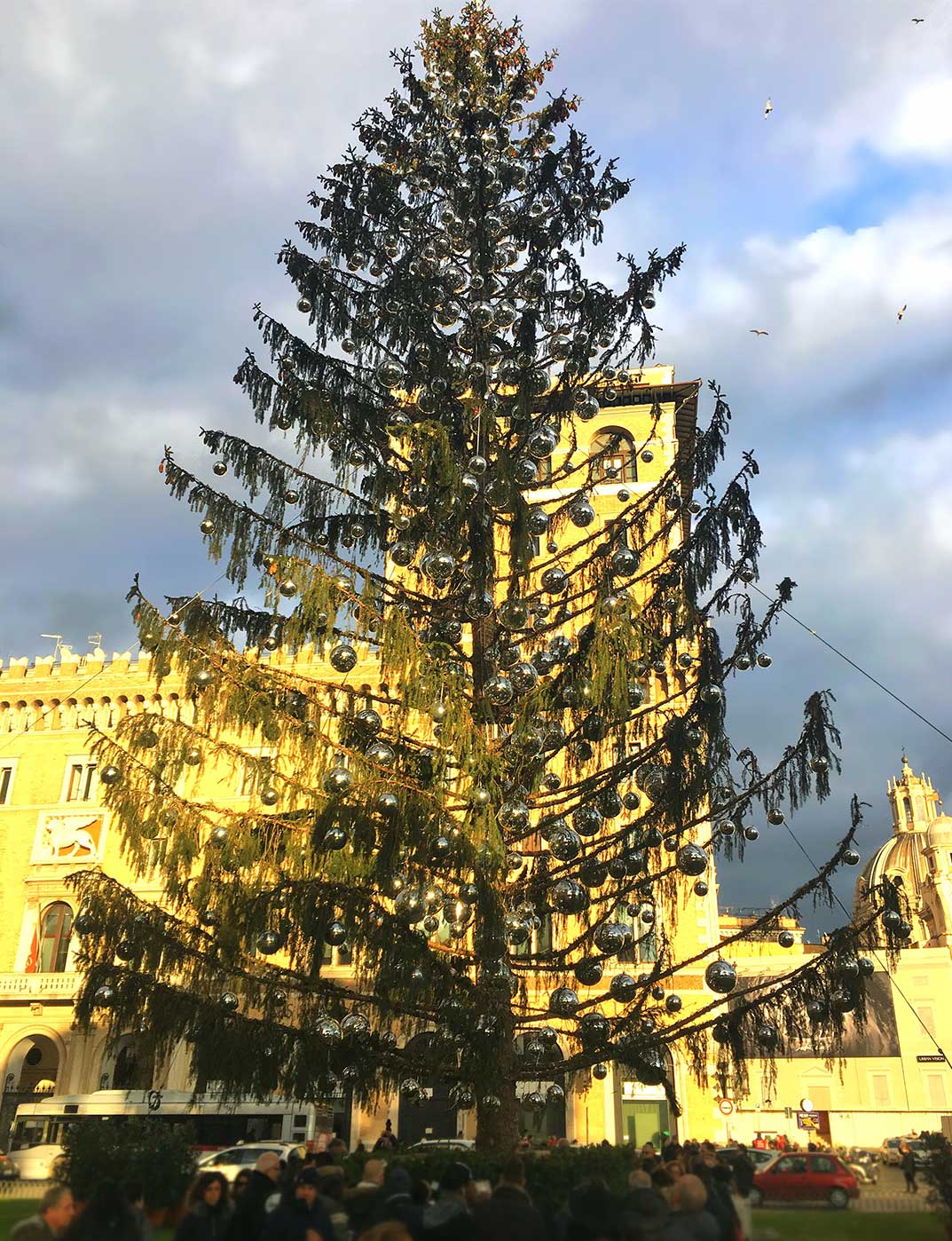 Gli alberi di Natale nel mondo 2018.