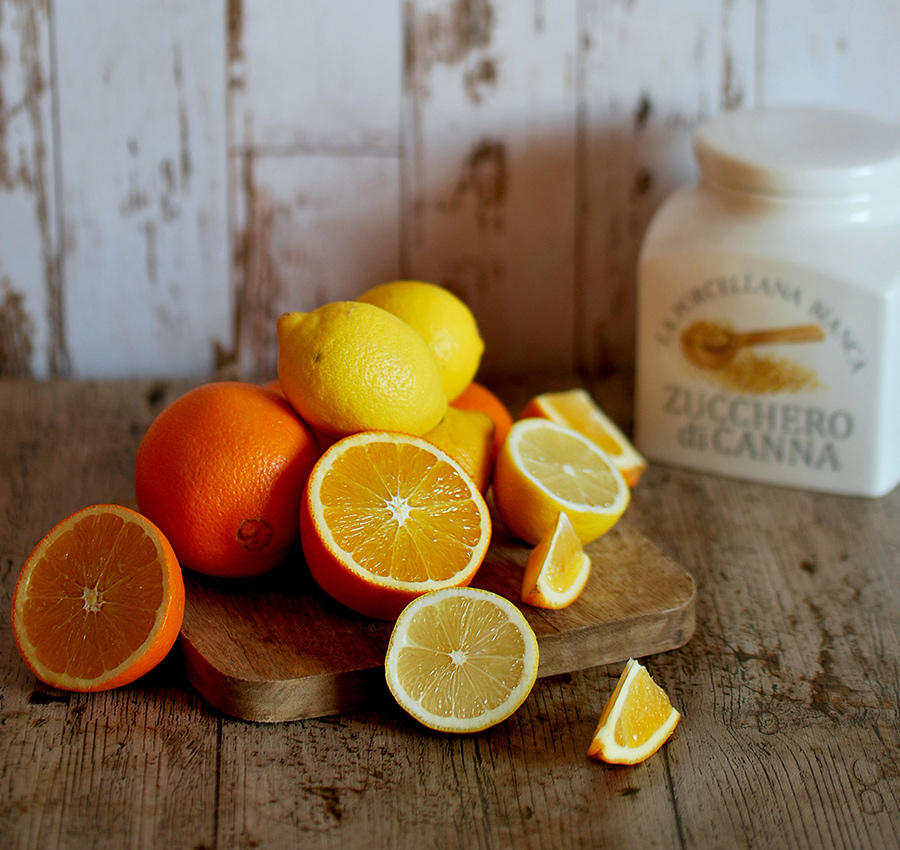 Arance e limoni: gli ingredienti essenziali della ricetta dei canditi